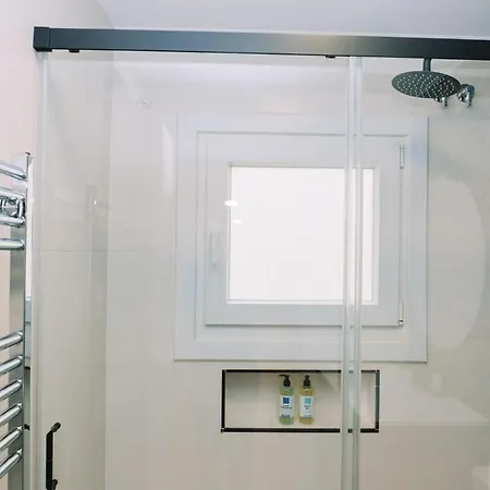 Amplio Con Luz Y Encanto By